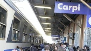 Scopri di più sull'articolo LINEA FERROVIARIA MODENA-CARPI-MANTOVA:  IL SERVIZIO FERROVIARIO SARA’ RIDOTTO FINO AL 10 SETTEMBRE. UN MANIFESTO CONTRO LA MOBILITA’ SOSTENIBILE